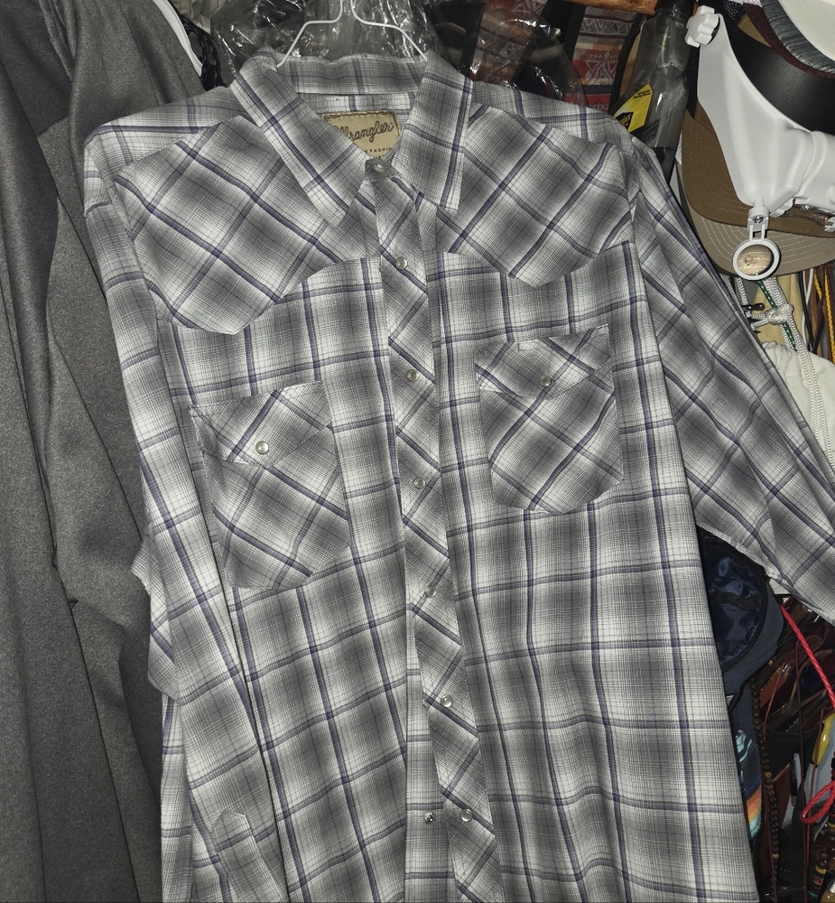 Wrangler Men's Black and White Plaid Button Down Shirt